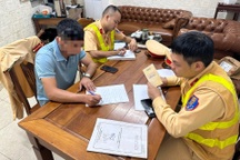 Lái xe khách xuất trình đăng kiểm, đăng ký giả