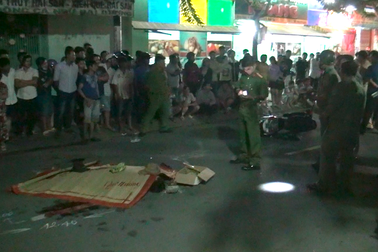 2 anh trai đau đớn chứng kiến em ruột bị xe cán chết