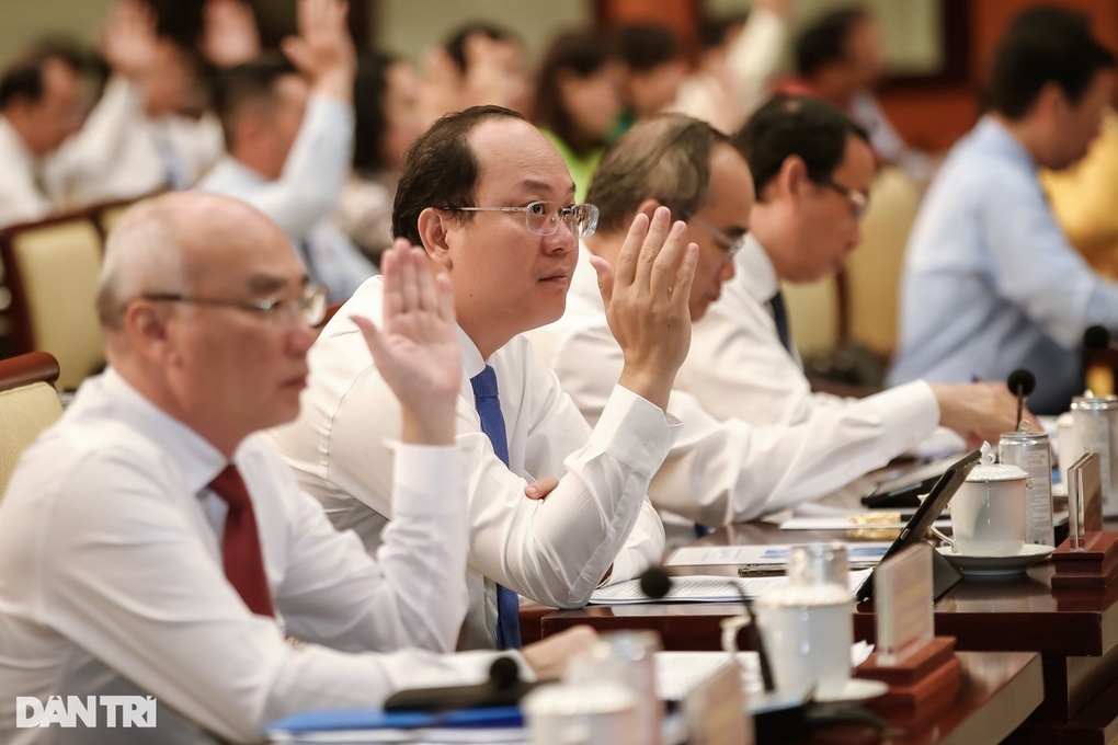 TPHCM rà soát việc bố trí người nhà làm lãnh đạo cơ quan Nhà nước - 1 TPHCM rà soát việc bố trí người nhà làm lãnh đạo cơ quan Nhà nước - 1