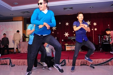 Teen cấp 3 Hà Nội rủ nhau nhảy Gangnam style đón Noel