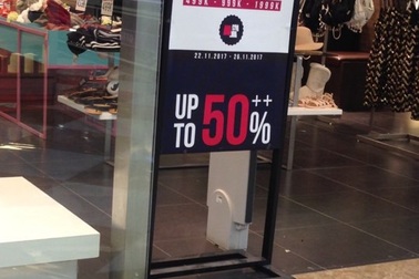 Giới buôn hàng online thức cả đêm "săn hàng" ngày Black Friday