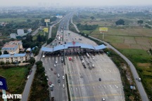 Bến xe vắng khách, cửa ngõ Thủ đô thông thoáng chiều ngày cuối năm 2021