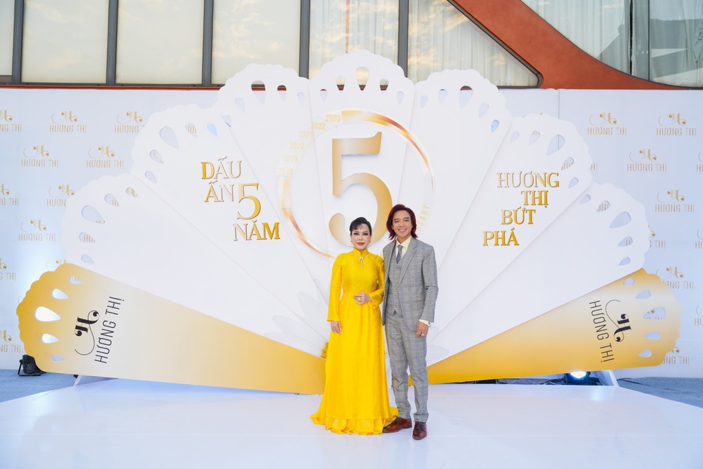 Mỹ phẩm cao cấp Hương Thị của Việt Hương tròn 5 năm tuổi - 1 Mỹ phẩm cao cấp Hương Thị của Việt Hương tròn 5 năm tuổi - 1