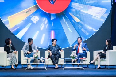 "Sinh viên ra trường cái gì cũng biết, chỉ không biết.... làm việc"