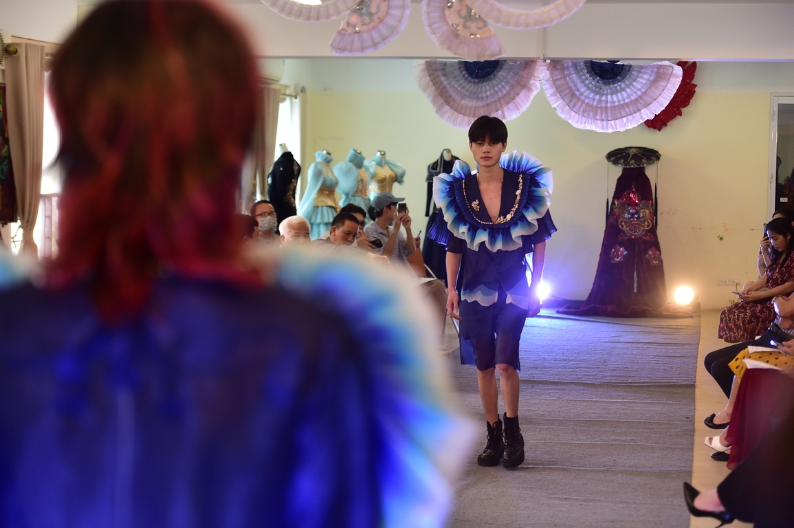 Màn trình diễn thời trang phi giới tính do sinh viên Hà Nội thiết kế - 4