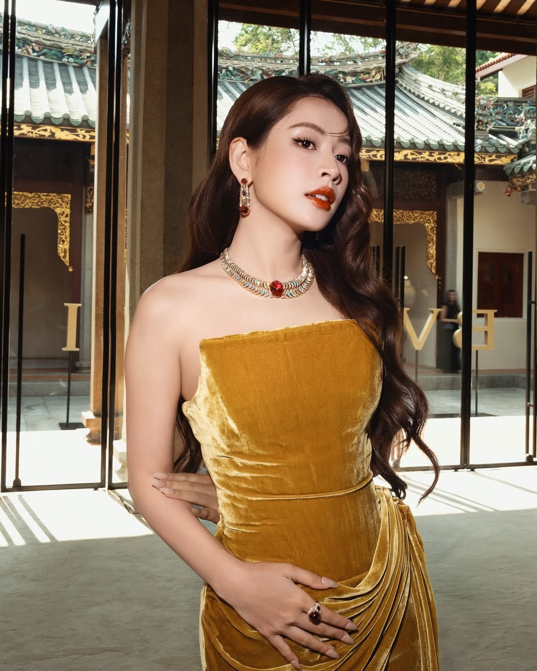 Chi Pu lọt thỏm giữa dàn người đẹp cao 1,7m nhưng vẫn trở thành tâm điểm - 8 Chi Pu lọt thỏm giữa dàn người đẹp cao 1,7m nhưng vẫn trở thành tâm điểm - 8