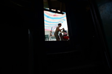 Cuộc sống lắt léo nơi "địa đạo" bất đắc dĩ trong lòng Sài Gòn