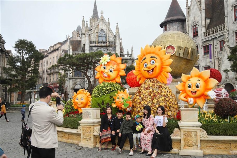 Đôi lứa dập dìu hẹn hò dịp Valentine trên đỉnh Bà Nà - 3 Đôi lứa dập dìu hẹn hò dịp Valentine trên đỉnh Bà Nà - 3