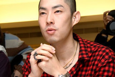 Ngô Kiến Hào bị lôi vào vụ tàng trữ ma túy trái phép