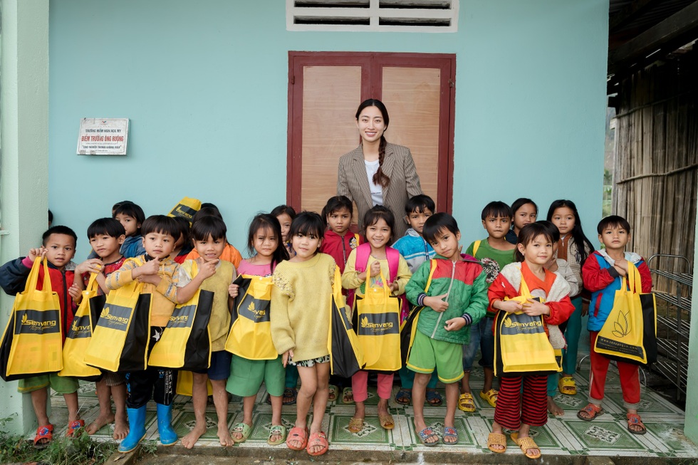 Nàng hậu tuổi Thìn làm giảng viên trợ giảng, tài sắc vẹn toàn - 9 Nàng hậu tuổi Thìn làm giảng viên trợ giảng, tài sắc vẹn toàn - 9