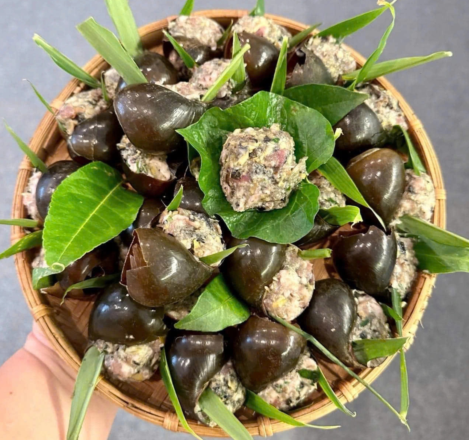 Cách làm chả ốc hấp lá gừng đơn giản tại nhà, ngon như ngoài hàng - 6