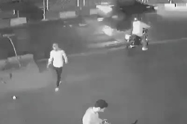 Giật điện thoại bất thành, tên cướp còn dọa tấn công người khác