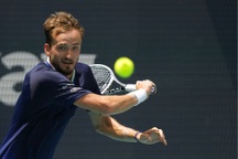 Medvedev nghỉ thi đấu hai tháng, Djokovic giữ ngôi số một thế giới