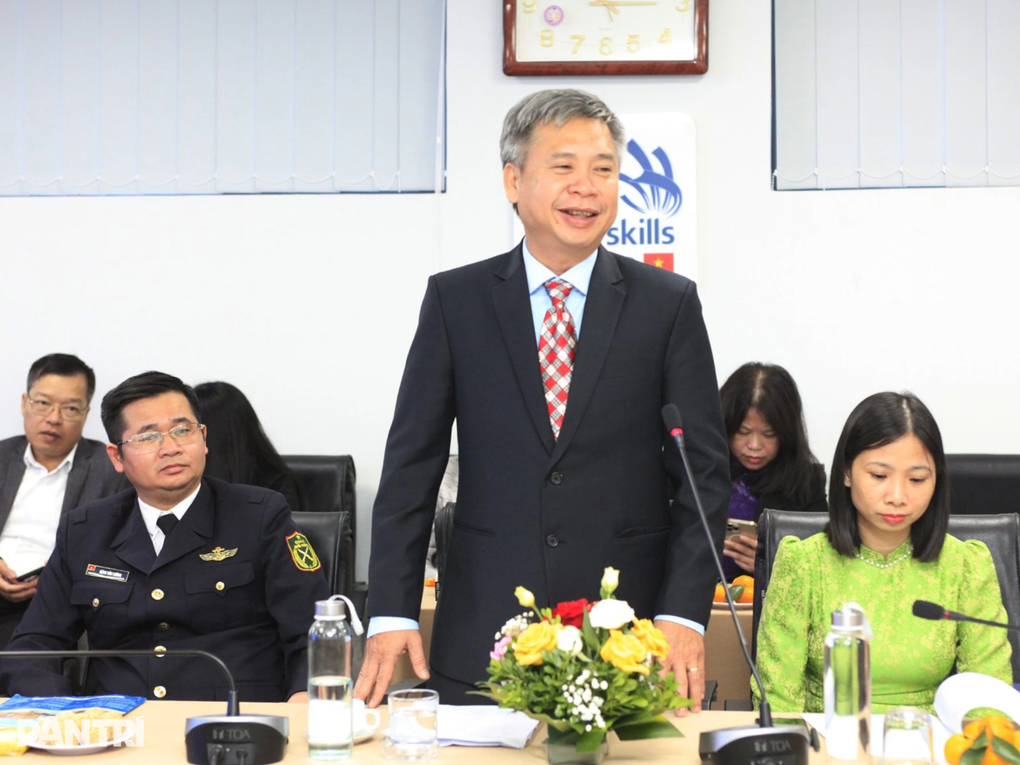 Người thầy phải luôn đứng bằng hoặc thấp hơn trò mới dạy được trò - 2 Người thầy phải luôn đứng bằng hoặc thấp hơn trò mới dạy được trò - 2