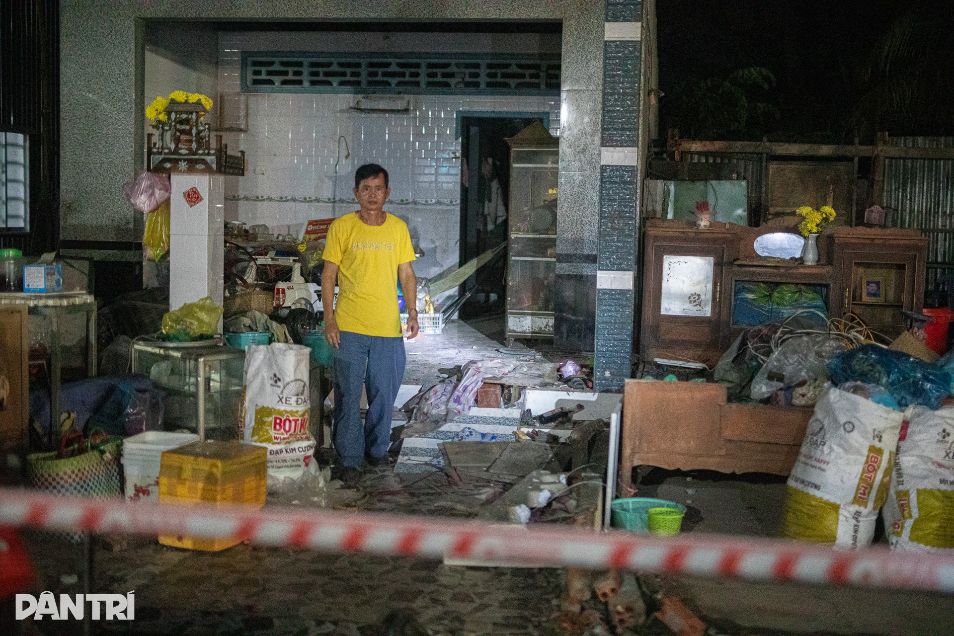 Nhiều nhà ven sông ở miền Tây bị nhấn chìm do sạt lở - 5 Nhiều nhà ven sông ở miền Tây bị nhấn chìm do sạt lở - 5