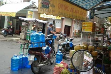 Nước uống đóng chai nhiễm khuẩn mủ xanh