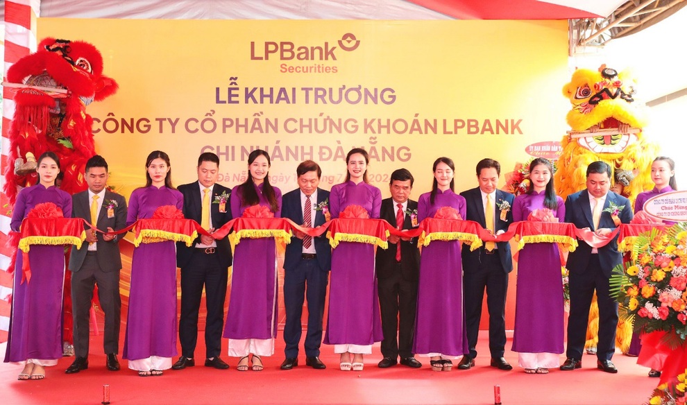 Chứng khoán LPBank khai trương chi nhánh Đà Nẵng - 1 Chứng khoán LPBank khai trương chi nhánh Đà Nẵng - 1