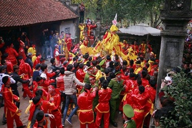 Nhà nghiên cứu văn hóa “đau đầu” trước hiện tượng cướp lộc ở đền Gióng