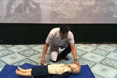 Cách mở đường thở, hà hơi, ép tim đúng