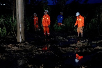 Những cuộc gọi dang dở trong lũ dữ và hành trình đưa điện trở lại