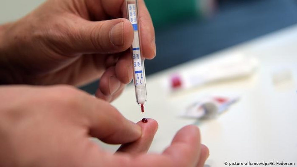 Vụ bệnh viện Xanh Pôn gian lận xét nghiệm HIV: “Ăn gian” quy trình gây sai số như thế nào? - 2 Vụ bệnh viện Xanh Pôn gian lận xét nghiệm HIV: “Ăn gian” quy trình gây sai số như thế nào? - 2