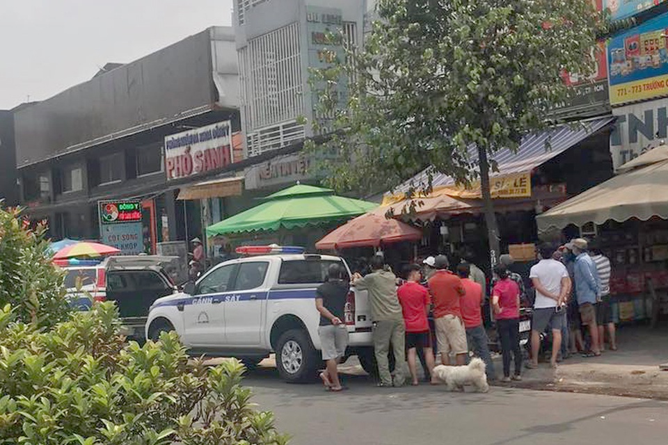 Chồng hốt hoảng phát hiện vợ chết trong nhà với nhiều vết thương - 1 Chồng hốt hoảng phát hiện vợ chết trong nhà với nhiều vết thương - 1