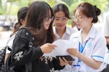 Sáng nay, gần 70.000 thí sinh đi thi lại đại học