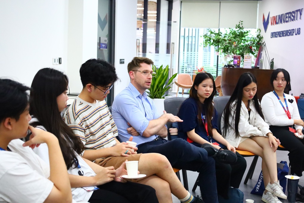 VinUni: Mô hình học tập chủ động giúp sinh viên trở thành người kiến tạo - 2 VinUni: Mô hình học tập chủ động giúp sinh viên trở thành người kiến tạo - 2