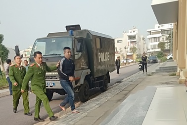 Thuê xe rồi bán lấy tiền tiêu xài, cán bộ trại giam bị tuyên án 12 năm tù