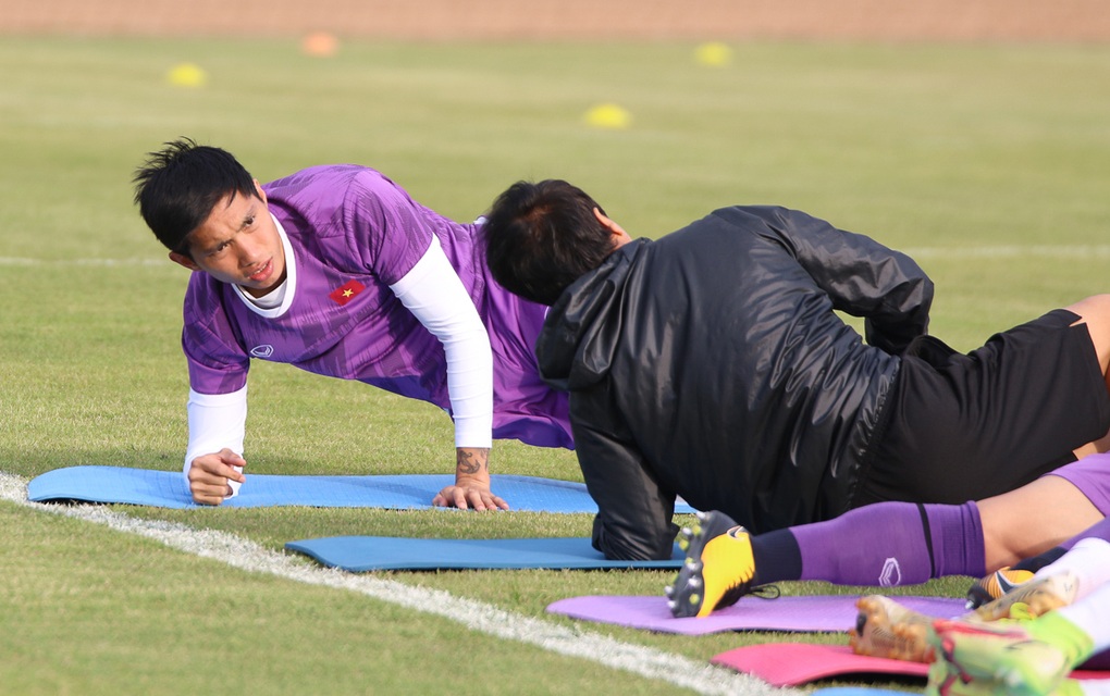 HLV Park Hang Seo lộ vẻ đăm chiêu trước trận gặp Lào - 4