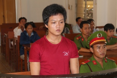 Giết phụ nữ bán vé số rồi hiếp dâm và cướp tài sản