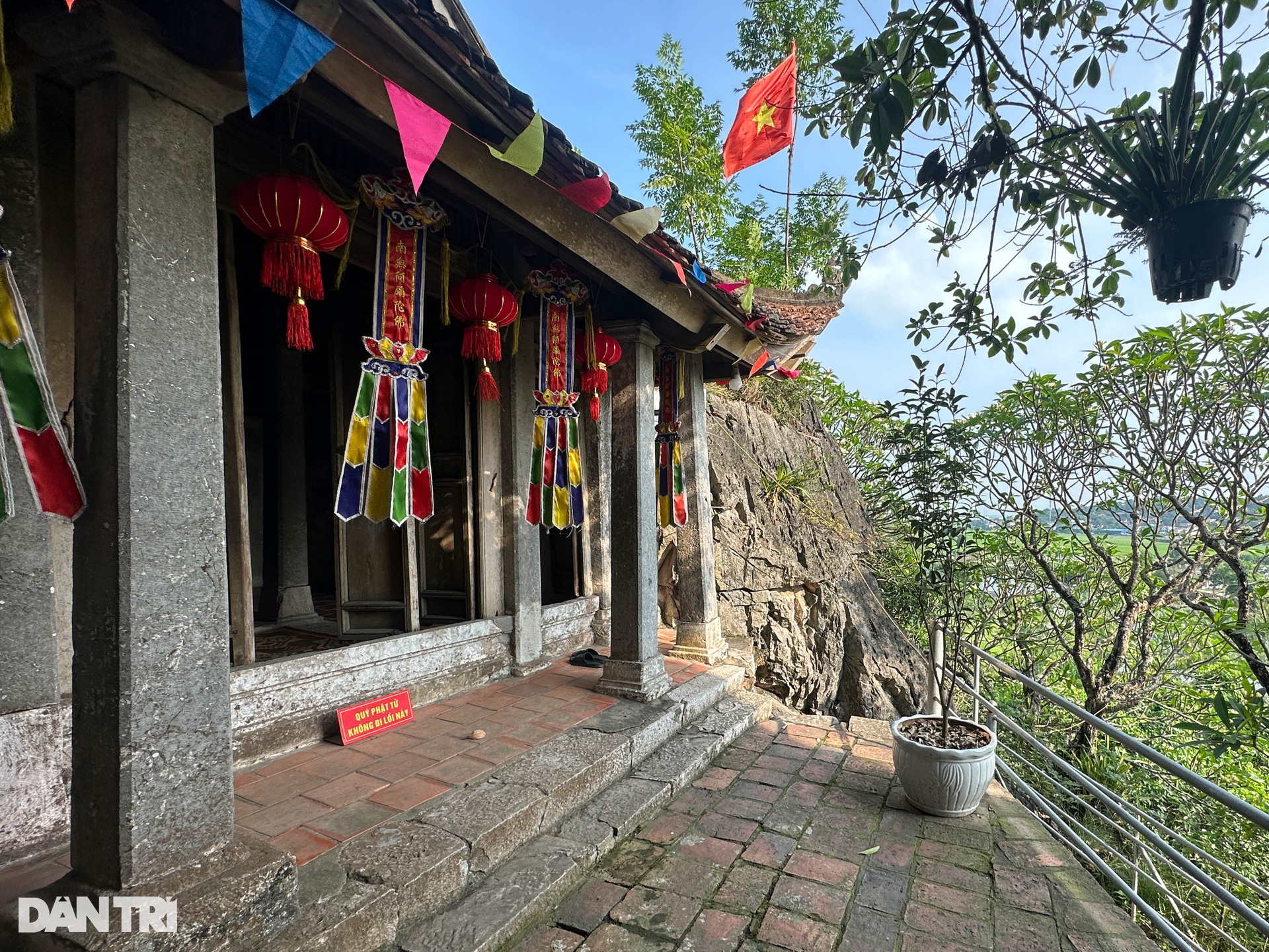 Ngôi chùa cổ nằm chênh vênh trên đỉnh núi suốt 6 thế kỷ ở Hà Nội - 4 Ngôi chùa cổ nằm chênh vênh trên đỉnh núi suốt 6 thế kỷ ở Hà Nội - 4