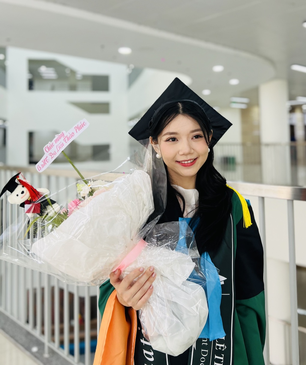Thủ khoa bác sĩ nội trú kể trải nghiệm đứng 8 tiếng mỗi ngày ở phòng khám - 2