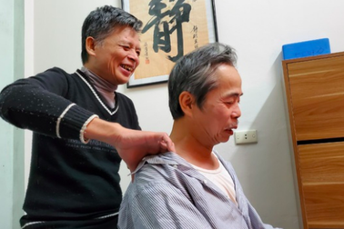 Khi người khiếm thị vươn lên từ đôi bàn tay "biết nhìn"