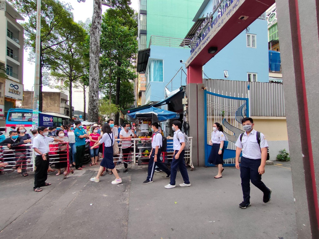 Bài toán chọn trường cho học sinh giỏi nhưng không đỗ trường chuyên - 1 Bài toán chọn trường cho học sinh giỏi nhưng không đỗ trường chuyên - 1