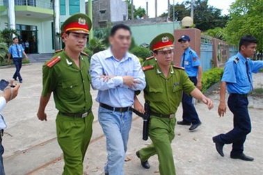 Tham nhũng tràn lan, xử lý vụn vặt