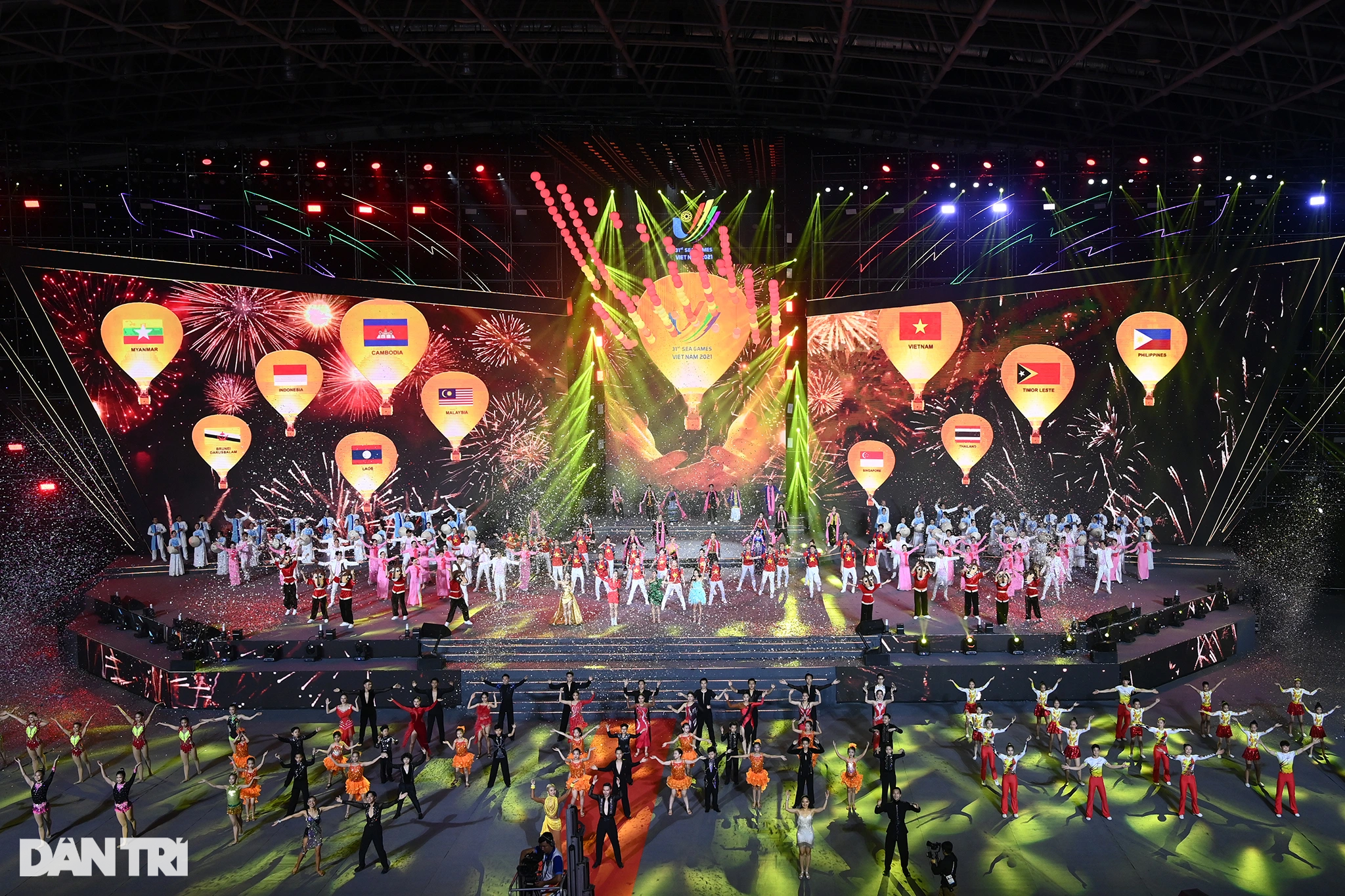 Mãn nhãn các SVĐ đẹp như mơ, chật kín khán giả cổ vũ SEA Games ở Việt Nam - 27 Mãn nhãn các SVĐ đẹp như mơ, chật kín khán giả cổ vũ SEA Games ở Việt Nam - 27