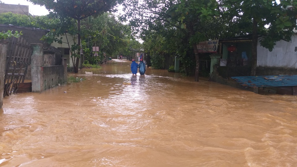 Đà Nẵng: Mưa xối xả, nhiều nơi ngập nặng - 3 Đà Nẵng: Mưa xối xả, nhiều nơi ngập nặng - 3