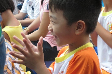 Trẻ tự kỷ: “Người vô hình” ở trường học, gia đình