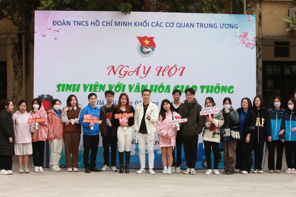 Ngày hội sinh viên rèn luyện kỹ năng lái xe an toàn - 2 Ngày hội sinh viên rèn luyện kỹ năng lái xe an toàn - 2