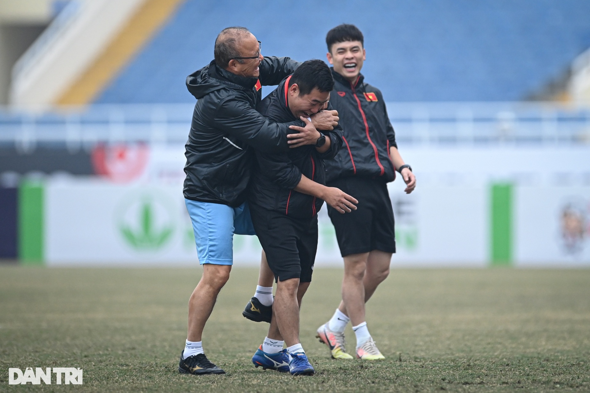 HLV Park và các học trò thoải mái tâm lý trước trận tái đấu Indonesia - 5