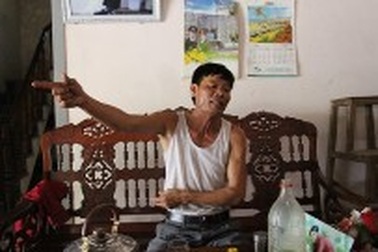 Hạ gục người vây bắt, 2 "cẩu tặc" vứt xe máy trốn thoát vào rừng