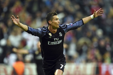 Đội hình tiêu biểu lượt đi tứ kết Champions League: Điểm sáng C.Ronaldo