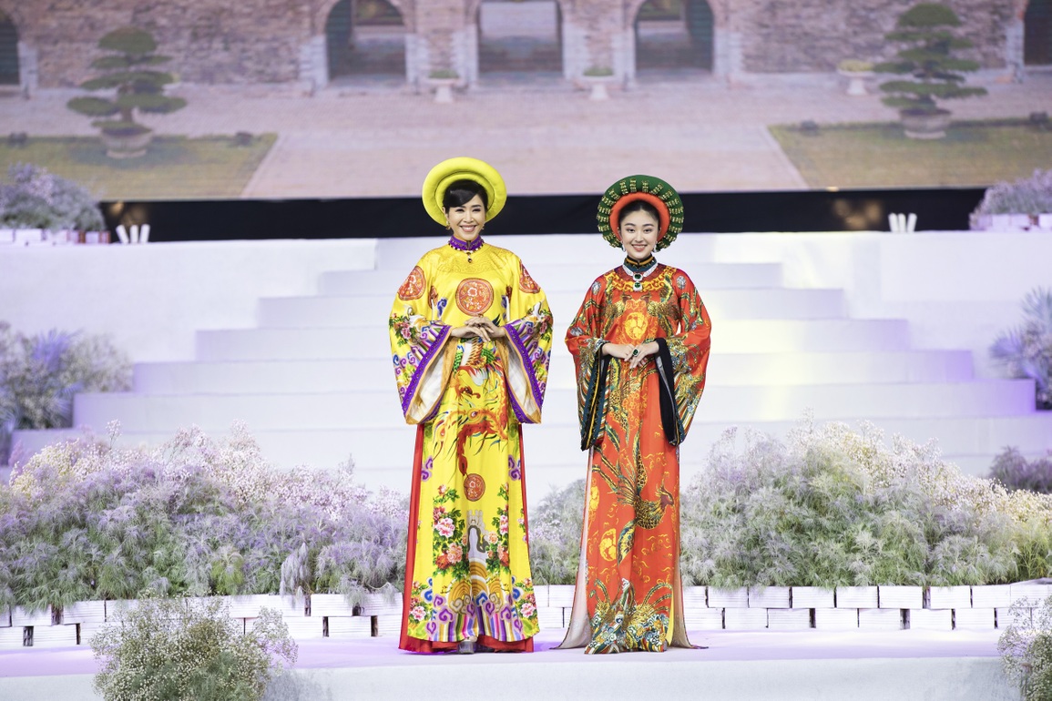 Hoa hậu Hà Kiều Anh, Vy Oanh làm người mẫu áo dài - 5