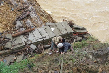 Tan tành thủy điện Hố Hô