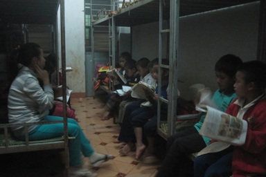 Cảm động tình thầy, cô bám trường dạy chữ