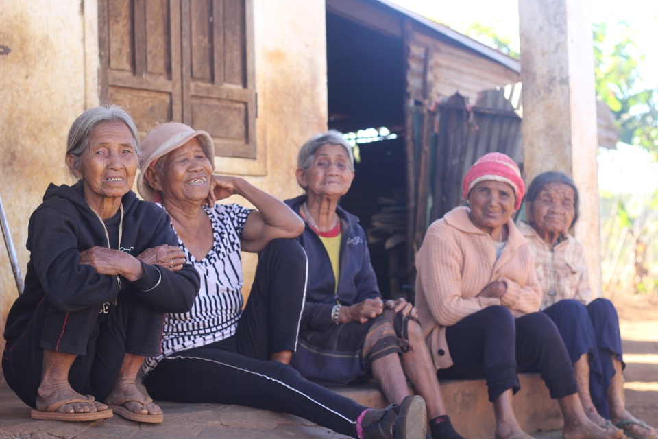 Xuân ấm ấp tại làng cô đơn - 2 Xuân ấm ấp tại làng cô đơn - 2