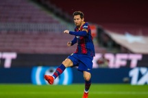 Lộ lý do Messi phải ngồi dự bị ở Barcelona