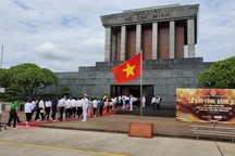 130 HS, SV tiêu biểu ngành giáo dục nghề nghiệp dự Lễ báo công dâng Bác