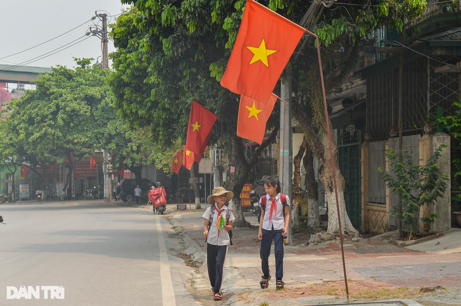 Thành phố Điện Biên Phủ rực rỡ cờ hoa trước ngày đại lễ 7/5 - 6